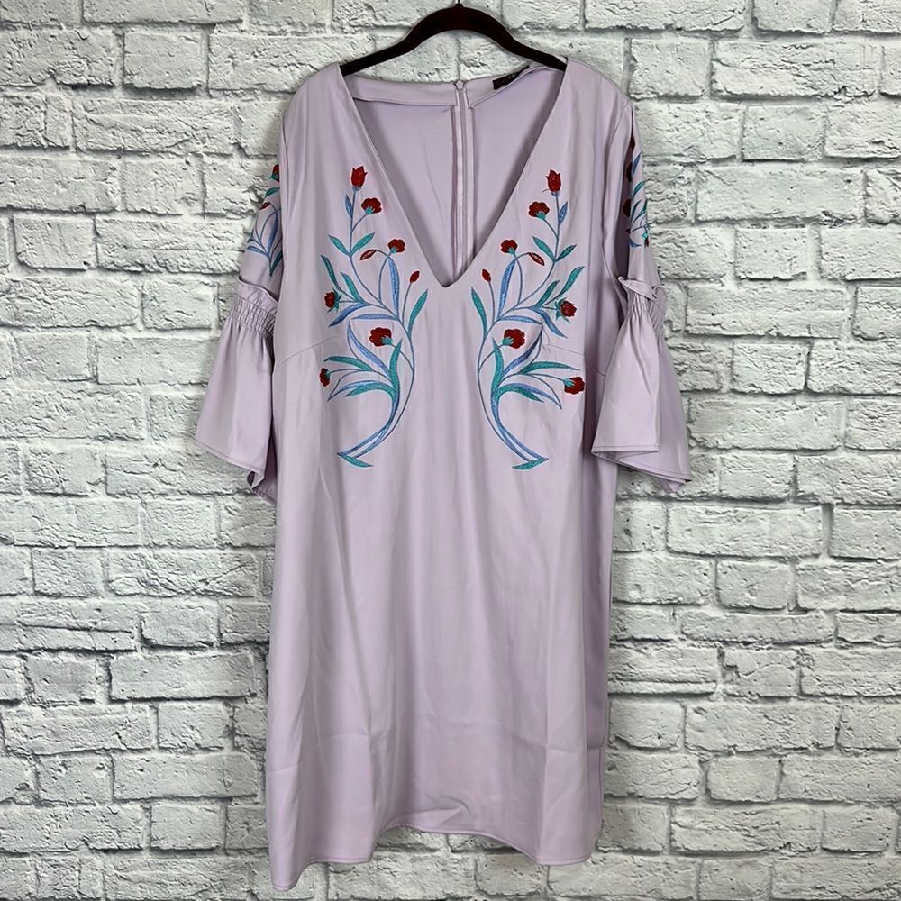 Lovedrobe Shift Dress With Embroidery And Fluted Sleeve Detail Size 22